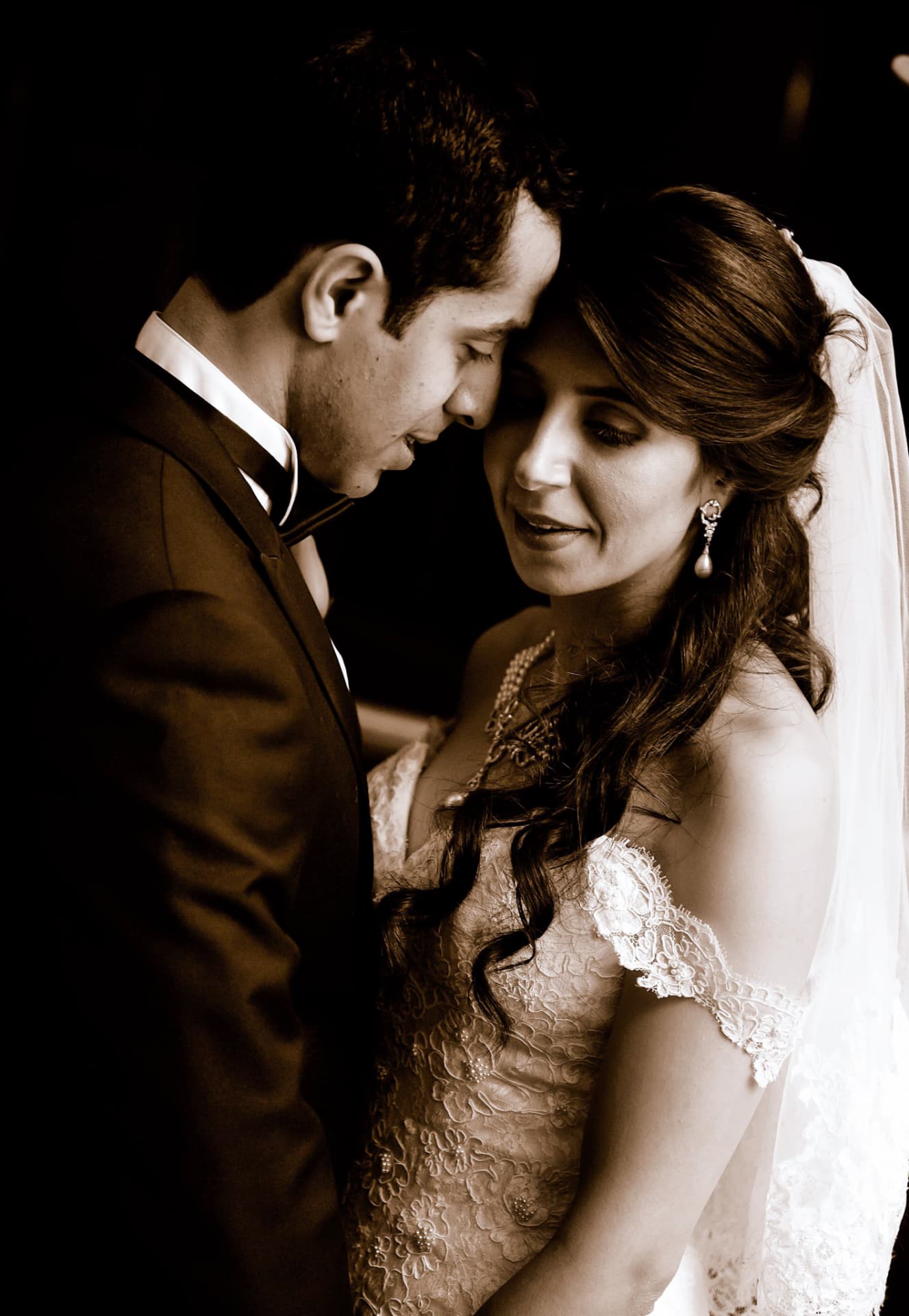 Sepia close portrait of the couple forehead to forehead