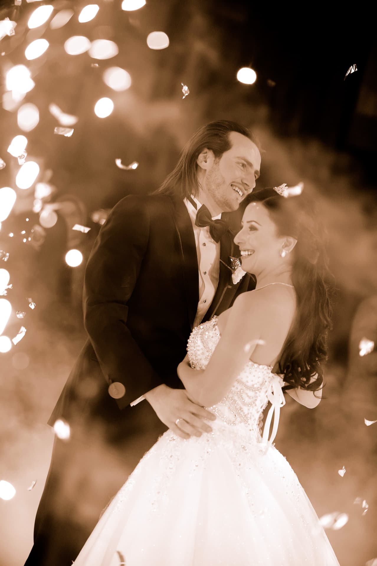 Couple's first dance amid confetti and sparkling lights